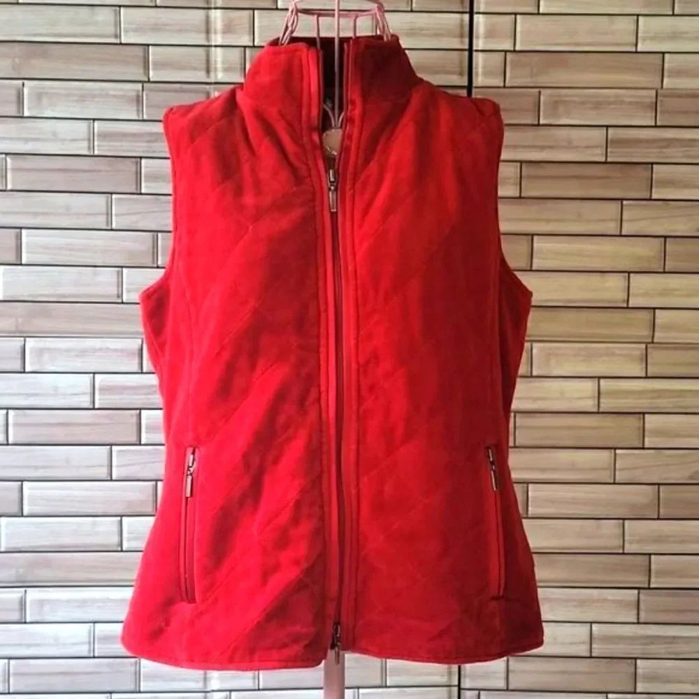 Liz Claiborne quilted vest In Red Velvet Womens Size M